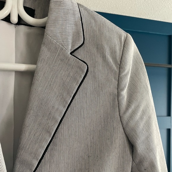 Majora blazer with black stripes and piping. - Picture 2 of 5